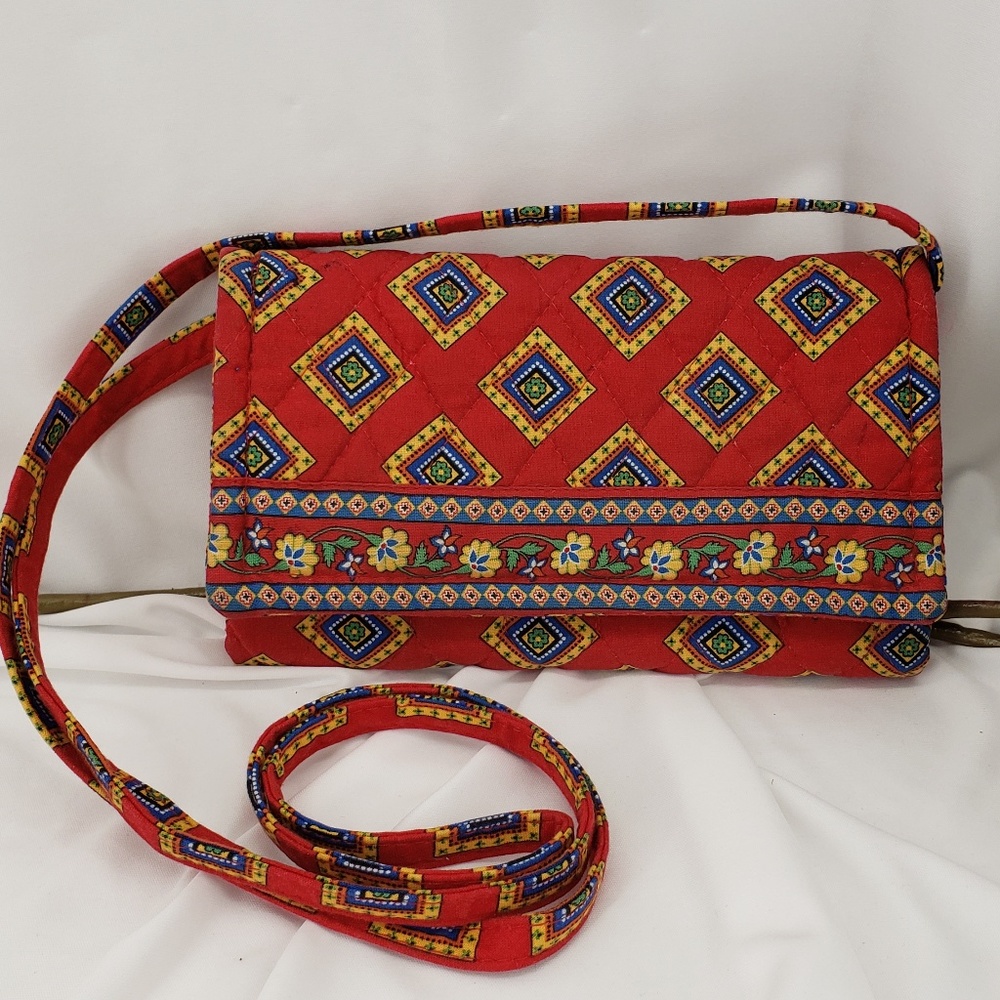 Preowned Vera Bradley Wallet in Villa Red